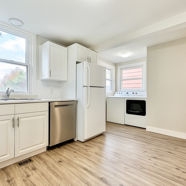 Building Photo - 223 Weir St N