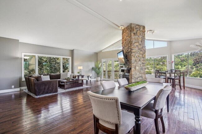 Foto del edificio - 156 Springdale Way