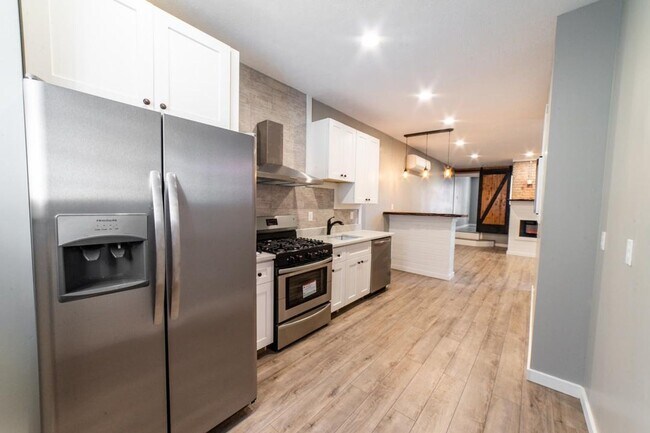 Building Photo - Luxury 1 bed 1 bath, amazing Polish Hill l...