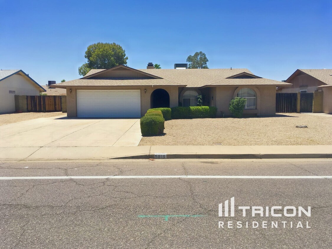 Foto principal - 5819 W Grovers Ave