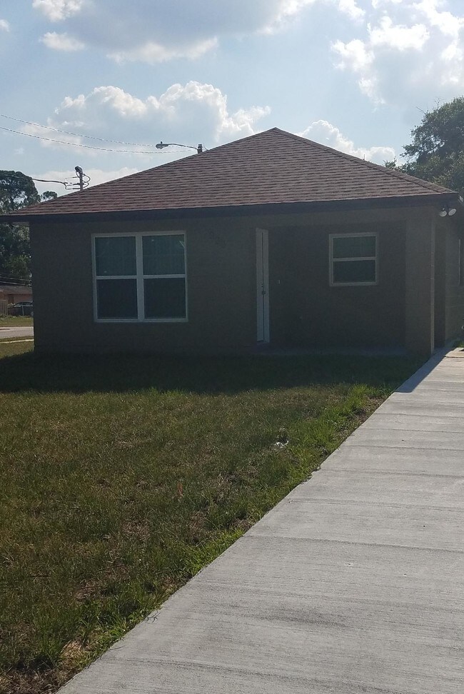 Building Photo - 900 Moton Ave