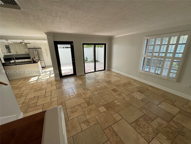 Foto del edificio - 4702 SW 67th Ave
