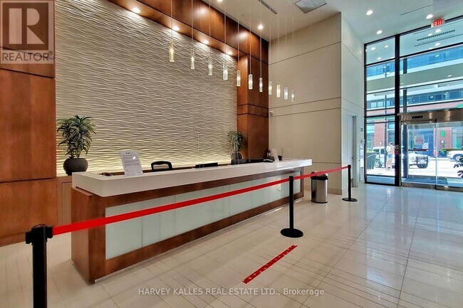 Photo du bâtiment - 2200-2200 Lake Shore Blvd W