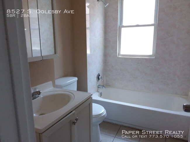 Foto del edificio - 8527 S. Oglesby Ave (South Chicago)