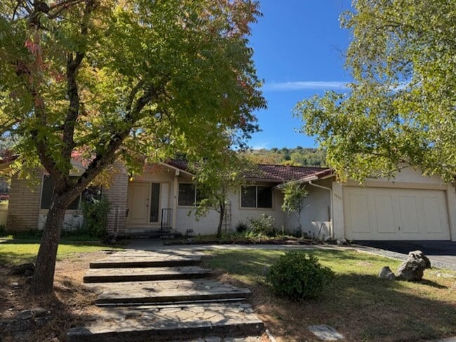 Wonderful single level home in Moraga-grea... - Wonderful single level home in Moraga-grea...