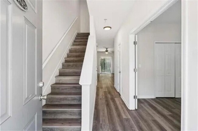 Foto del edificio - 585 McWilliams Rd SE
