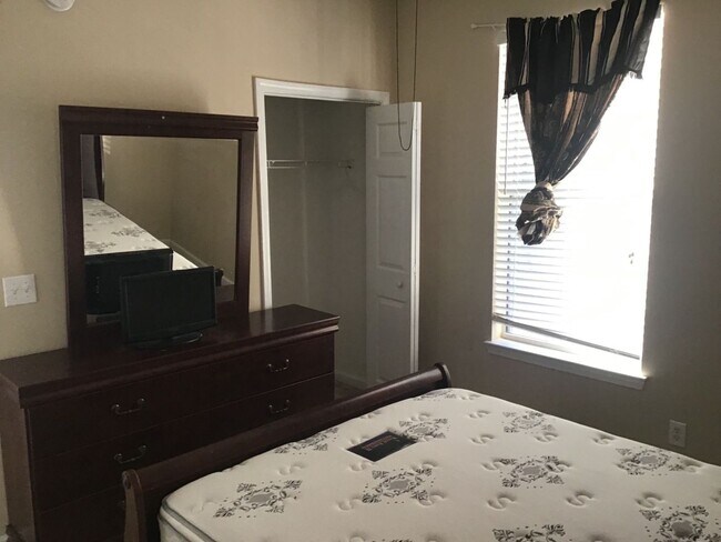 Foto del edificio - 2nd Floor Furnished Condo in River Oaks *Half off Second Month*