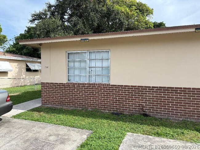 Building Photo - 2541 Taylor St