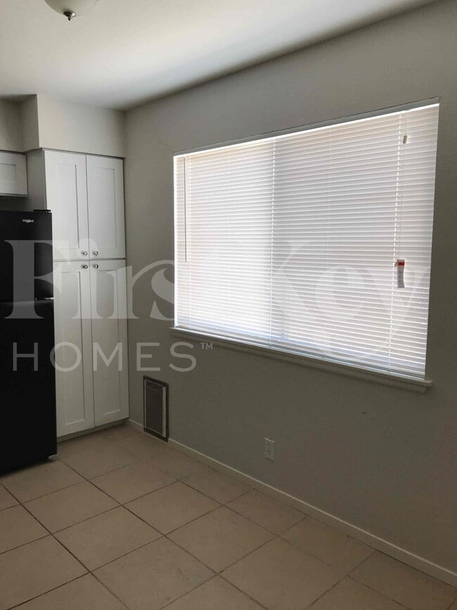 Building Photo - 1810 Renada Cir