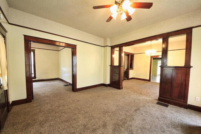 Foto del edificio - 1220 N Robberson Ave