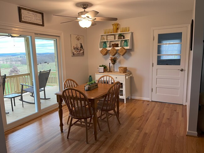 Dining Room - 5250 Williamsburg Rd