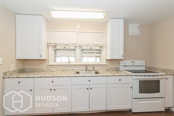 Building Photo - AVAILABLE NOW! -  2405 Edgehill Rd, Huntin...