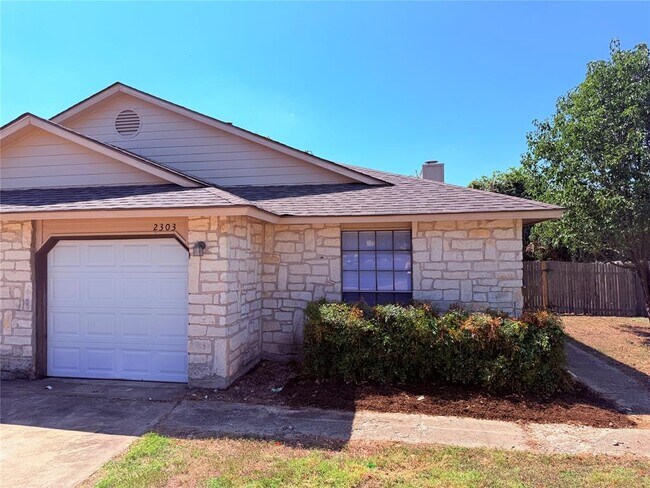 Building Photo - 2301 Whitlow Cove