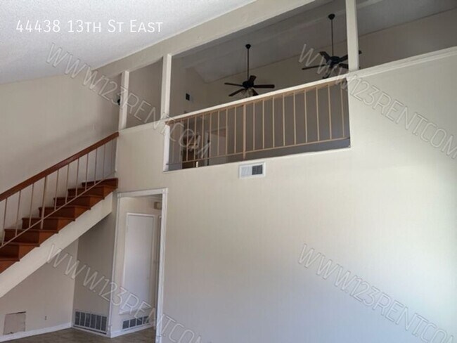 Foto del edificio - 44438 13th St E