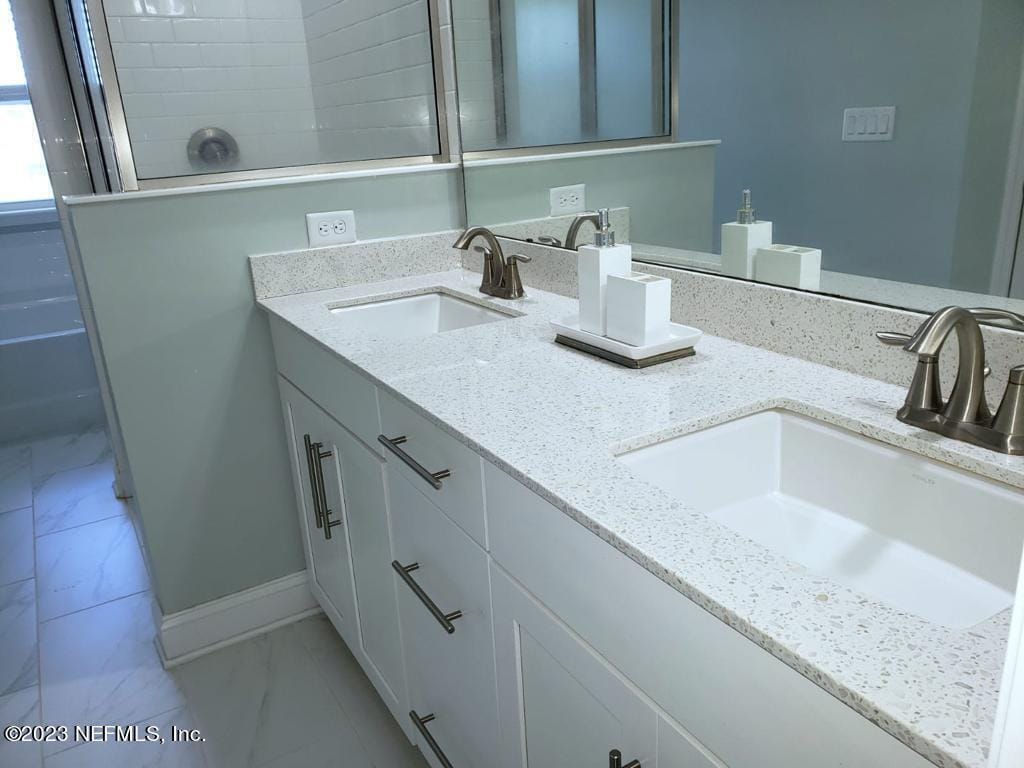 Building Photo - 352 Richmond Dr