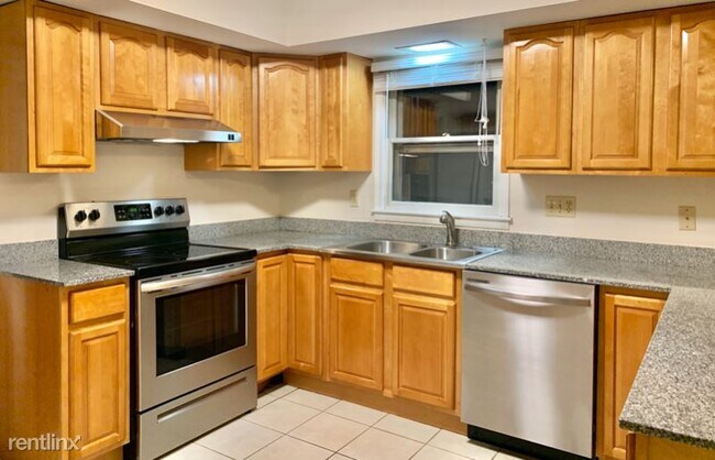 Foto del edificio - 4 br, 2.5 bath House - 137 Pinehurst Dr