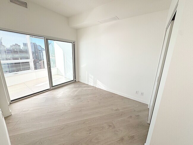 Photo du bâtiment - Aquilini Centre West - 2412