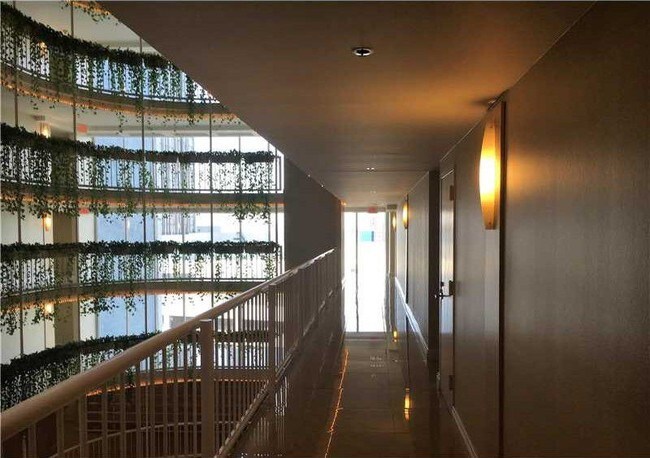 Building Photo - 1717 N Bayshore Dr