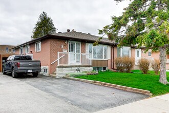 Building Photo - 894 Krosno Blvd