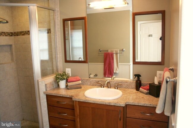 Building Photo - 6760 Towne Lane Rd