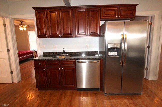 Building Photo - 4 br, 2 bath  - 208 W Ann St # 1 208 W Ann #1