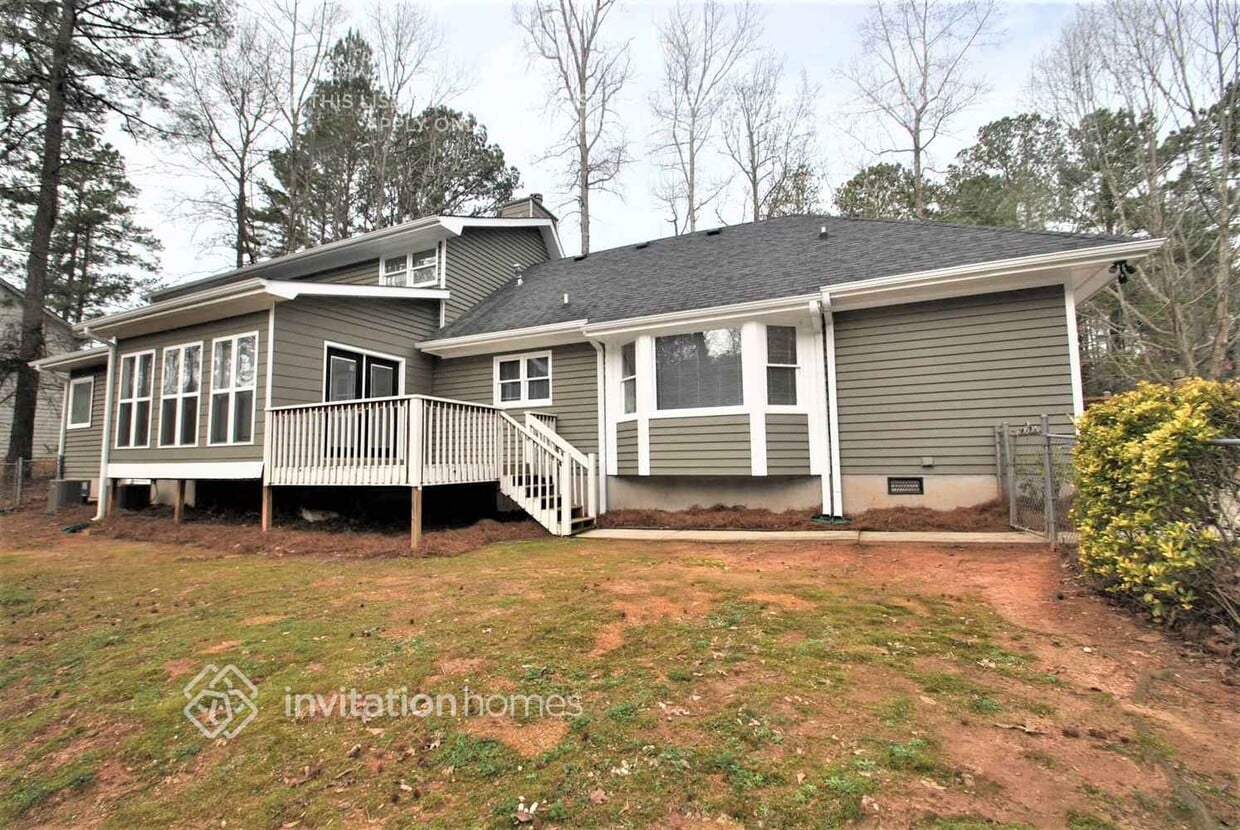 Building Photo - 4721 W Lake Dr SE