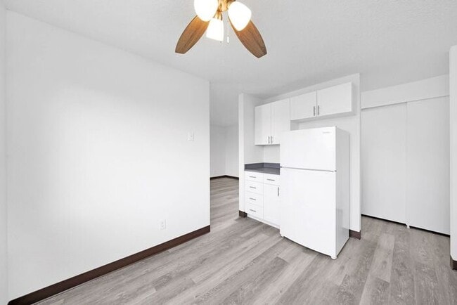 Foto del edificio - 2 bedroom 1 bath in Milwaukie!!