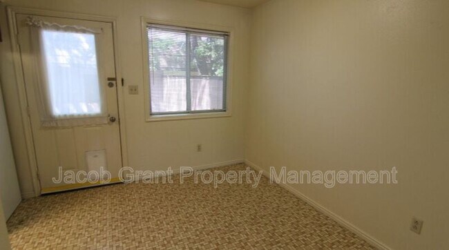 Building Photo - 725 Whittier St