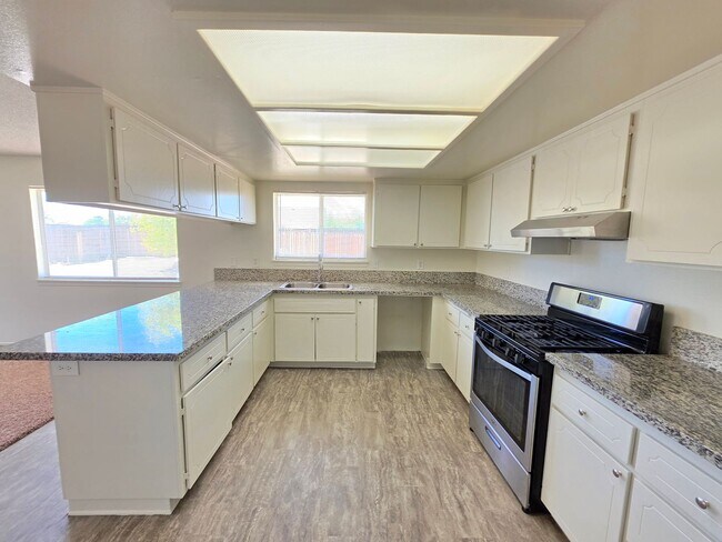 Foto del edificio - 20325 Airway Blvd