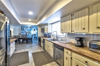 Building Photo - 1489 Santa Anita Dr