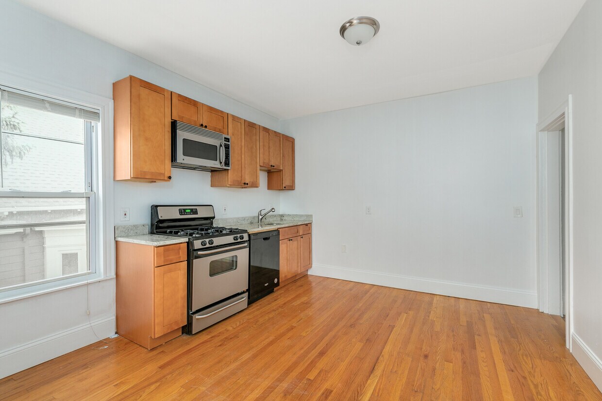 Primary Photo - 103 Summer St