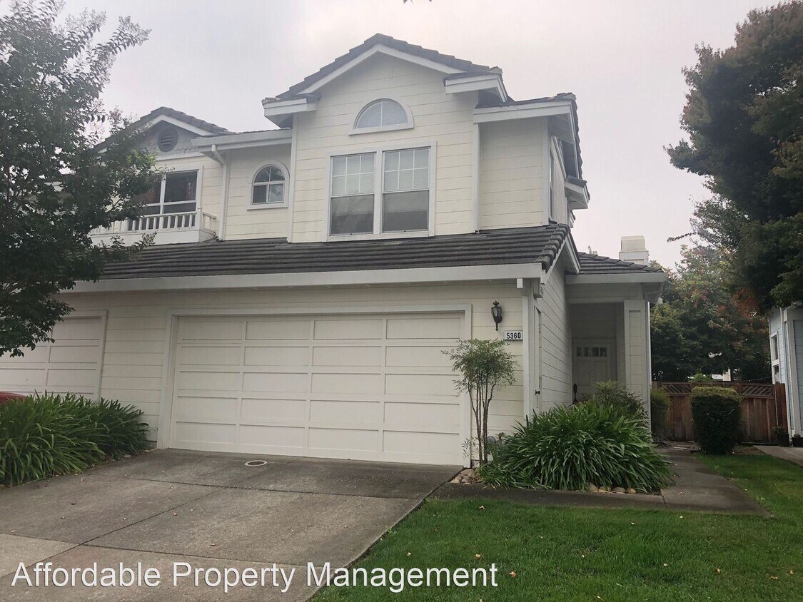 Foto principal - 2 br, 2.5 bath House - 5360 Shattuck Avenue
