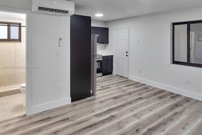 Building Photo - 4037 SW 65th Ave