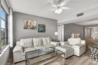 Building Photo - 6025 Balboa Cir