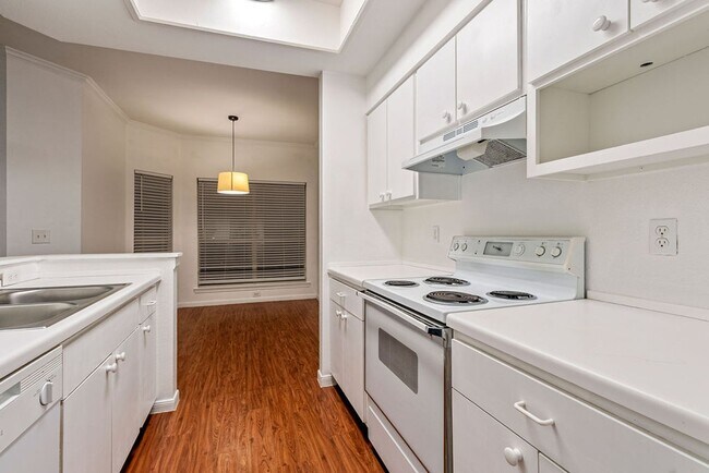 Foto del edificio - 6000 Shepherd Mountain Cove