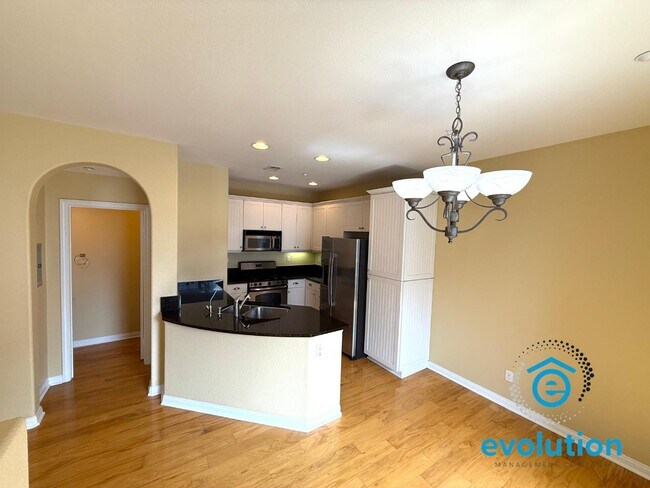 Foto del edificio - 810 Harbor Cliff Way