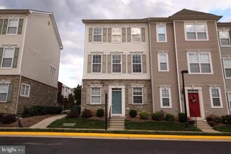 Building Photo - 21770 Dragons Green Square