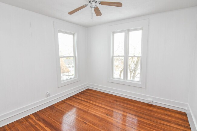 Building Photo - 23 Desmond Rd