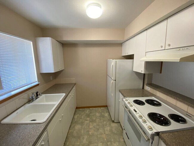 Building Photo - 2715 W Maplewood Ave