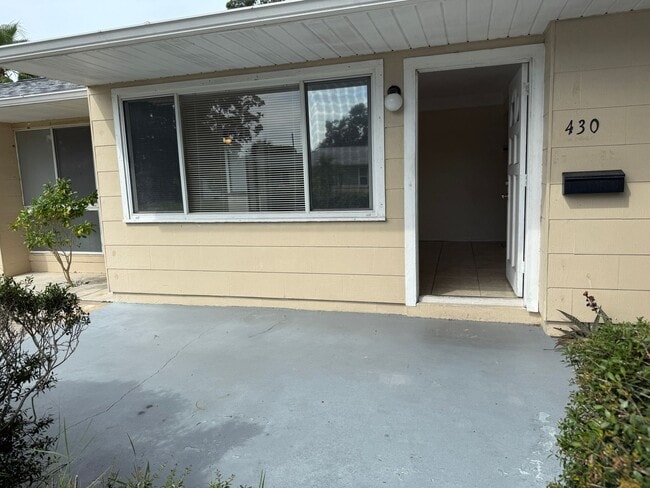 Building Photo - Highly Desired Tyrone home 2/1.5