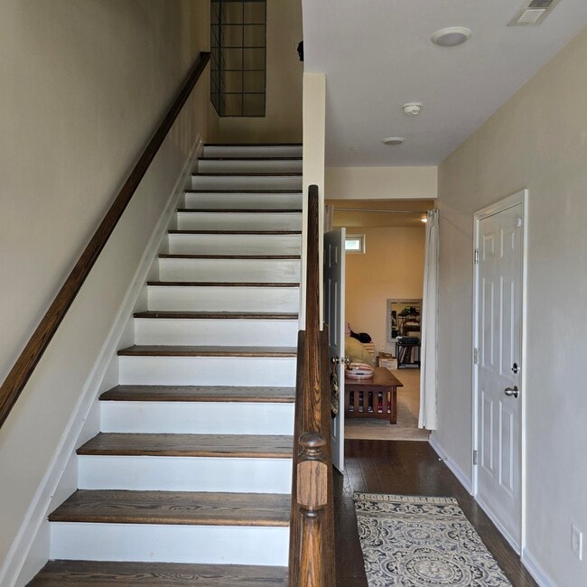 Building Photo - 76 Albert Ct