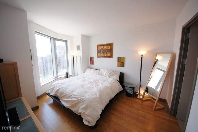 Building Photo - 8 spruce St