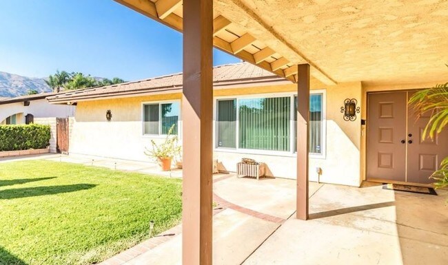 Foto del edificio - 1237 Oak Mesa Dr