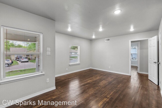 Foto del edificio - 4 br, 2 bath House - 614 Morris Dr