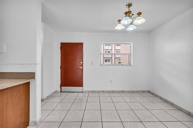 Foto del edificio - 325 NW 72nd Ave