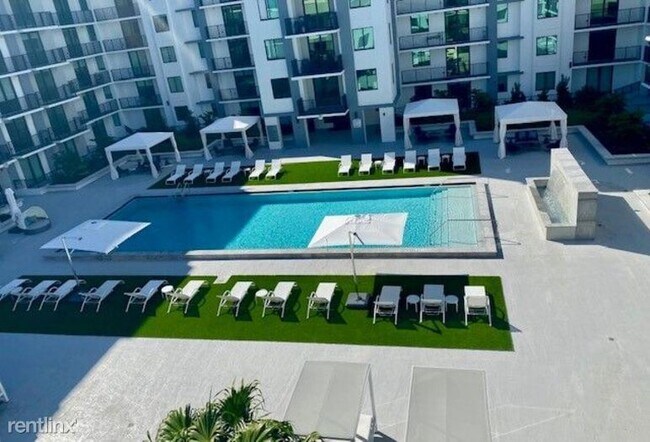 Foto del edificio - 2211 Ludlam Rd