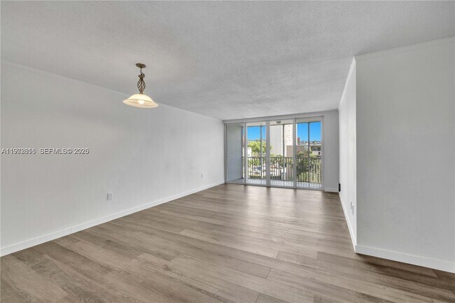 Foto del edificio - 1680 NE 191st St