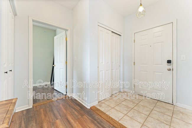 Building Photo - 8427 S Hoyt Way