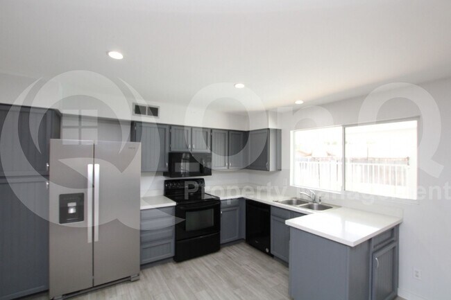 Building Photo - 3304 N El Dorado Dr