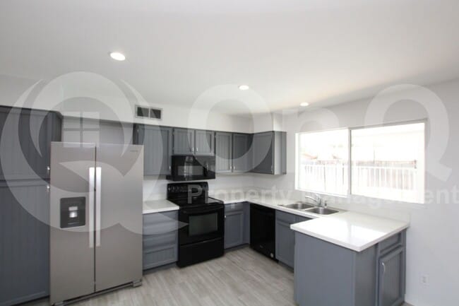 Foto del edificio - 3304 N El Dorado Dr